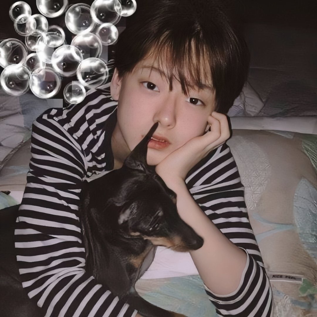 starfess's tweet image. Kok bisa yaa ada orang dari kecil gak ada kumel kumelnya?!?! Dari kecil udah cakep tuh gimana rasanya sihh 🥹 born to be -star emang
Smtr25 Oh Hyunjun 💖
Kecilnya✨ Gedenya✨