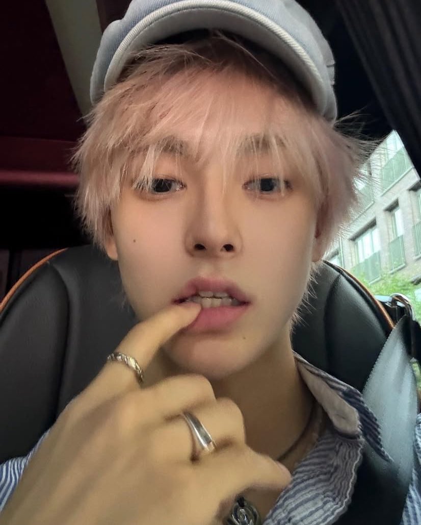 starfess's tweet image. Kok bisa yaa ada orang dari kecil gak ada kumel kumelnya?!?! Dari kecil udah cakep tuh gimana rasanya sihh 🥹 born to be -star emang
Smtr25 Oh Hyunjun 💖
Kecilnya✨ Gedenya✨