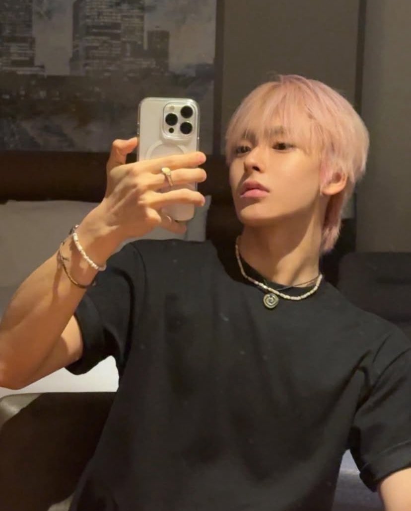 starfess's tweet image. Kok bisa yaa ada orang dari kecil gak ada kumel kumelnya?!?! Dari kecil udah cakep tuh gimana rasanya sihh 🥹 born to be -star emang
Smtr25 Oh Hyunjun 💖
Kecilnya✨ Gedenya✨