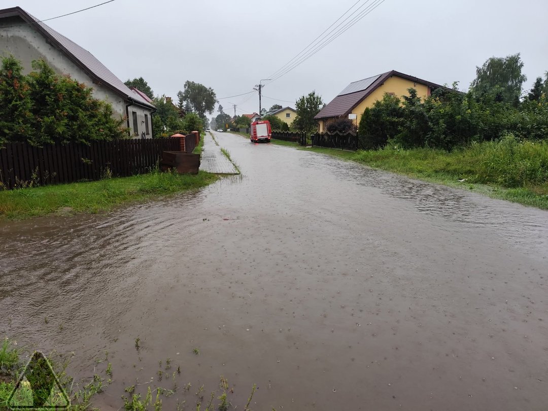SOB_pl's tweet image. Zalania i podtopienia występują także w północnej Polsce.
fot. Użytkownik Systemu Raportów, The_word, Bryńsk
@IMGWmeteo @MeteoprognozaPL @meteo_expert
#obserwatorzyburz #pogoda #deszcz #zalania #niż #niżgenueński #uwaga