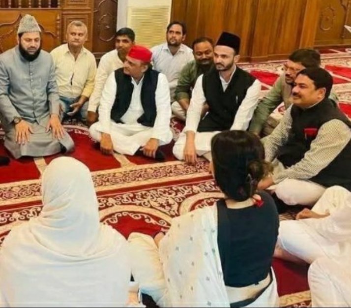 MD_ABID_qasmi's tweet image. इस में गलती न अखलेश की है न डिंपल यादव की
गलती इन सूअरों की है जिस ने मस्जिद में घुसने दिया
हिंदू धर्म ने इन ग्वालों को इतना नीच माना था की देखना बोलना भी पाप कह दिया
और मुसलमान इन को बाप बना लिया है
मस्जिद में घुसाने की किया ज़रूरत थी
#maulana #dimpleyadav #sajidrashidi