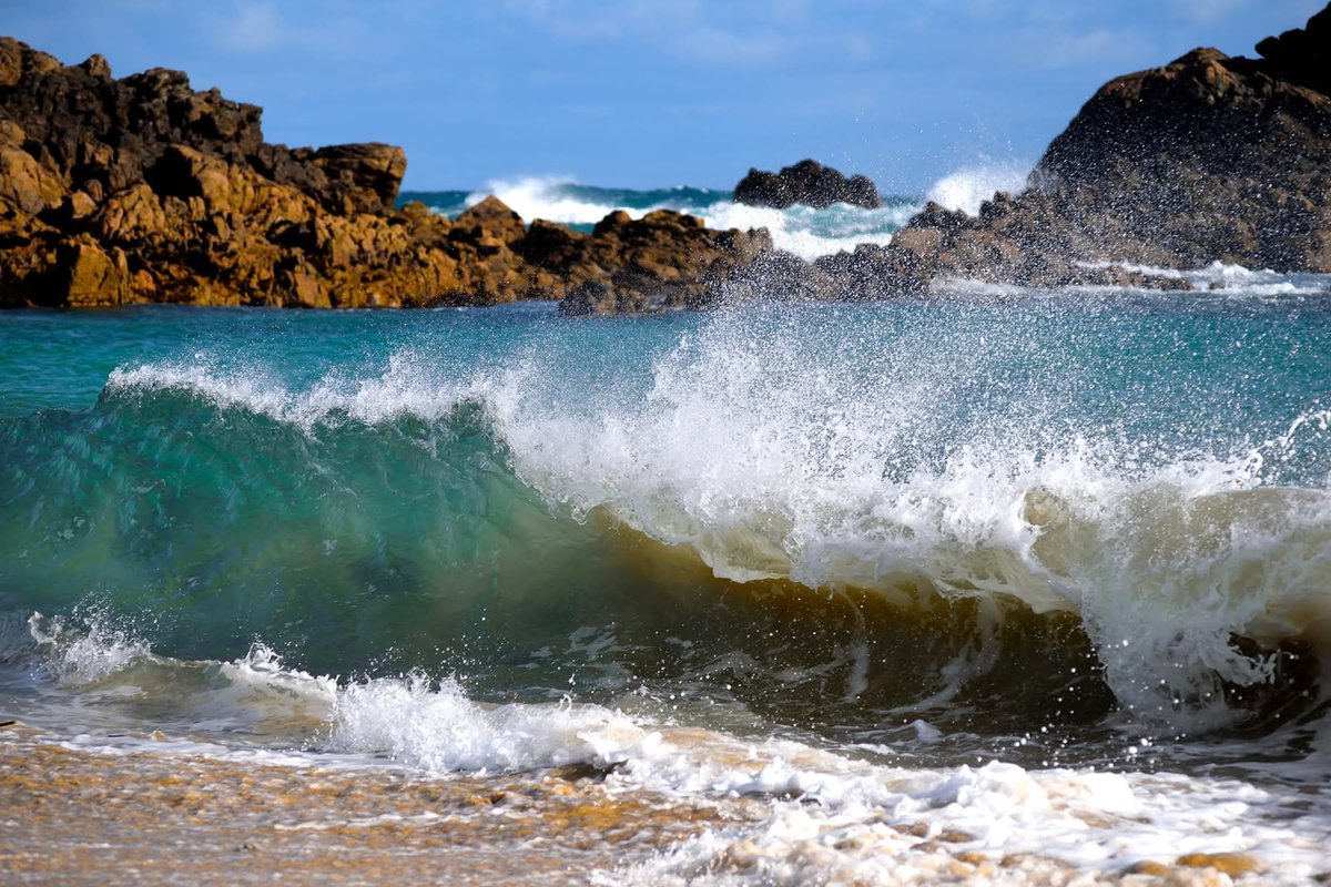 #Alderney’s coastline is made for exploring - and it’s even better with a camera in hand. You never know what you might capture: a curious seal exploring the coastline, soaring seabirds, or that perfect windswept moment.

👉 visitalderney.com

📸Tom Gronych