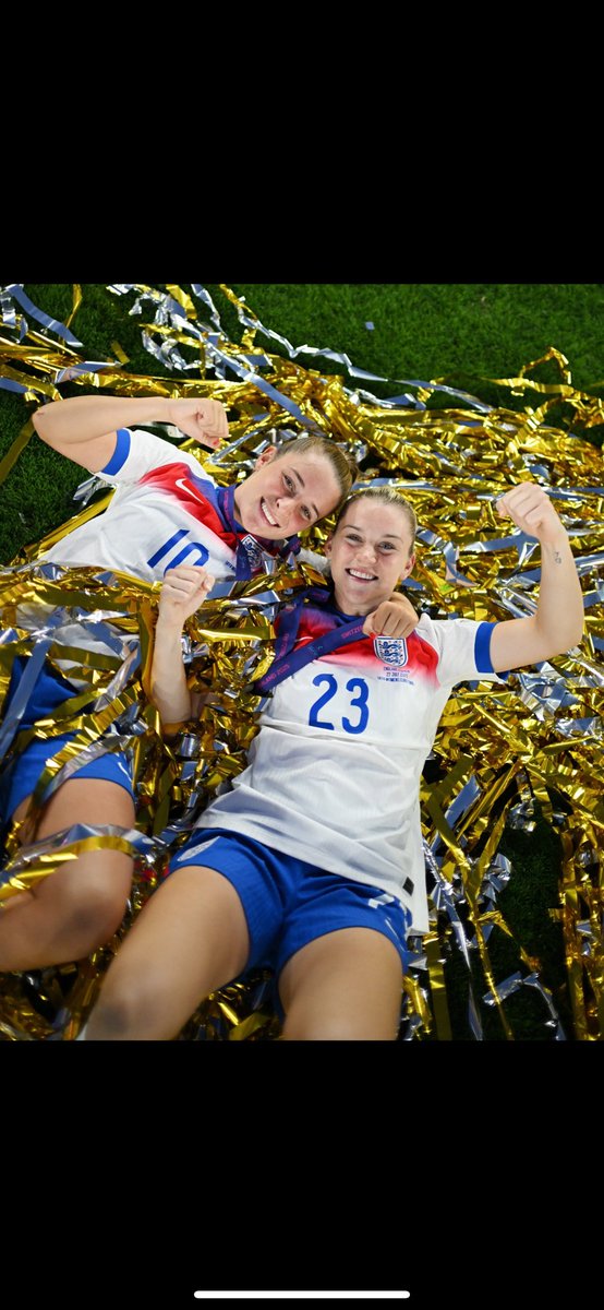Demidoodrop12's tweet photo. @ellatoone99 @alessiarusso7 A bond that’s unbreakable so proud of you both, congratulations on winning the euro’s AGAIN😁🤩🥰🥺 https://t.co/bW1dUK30Do