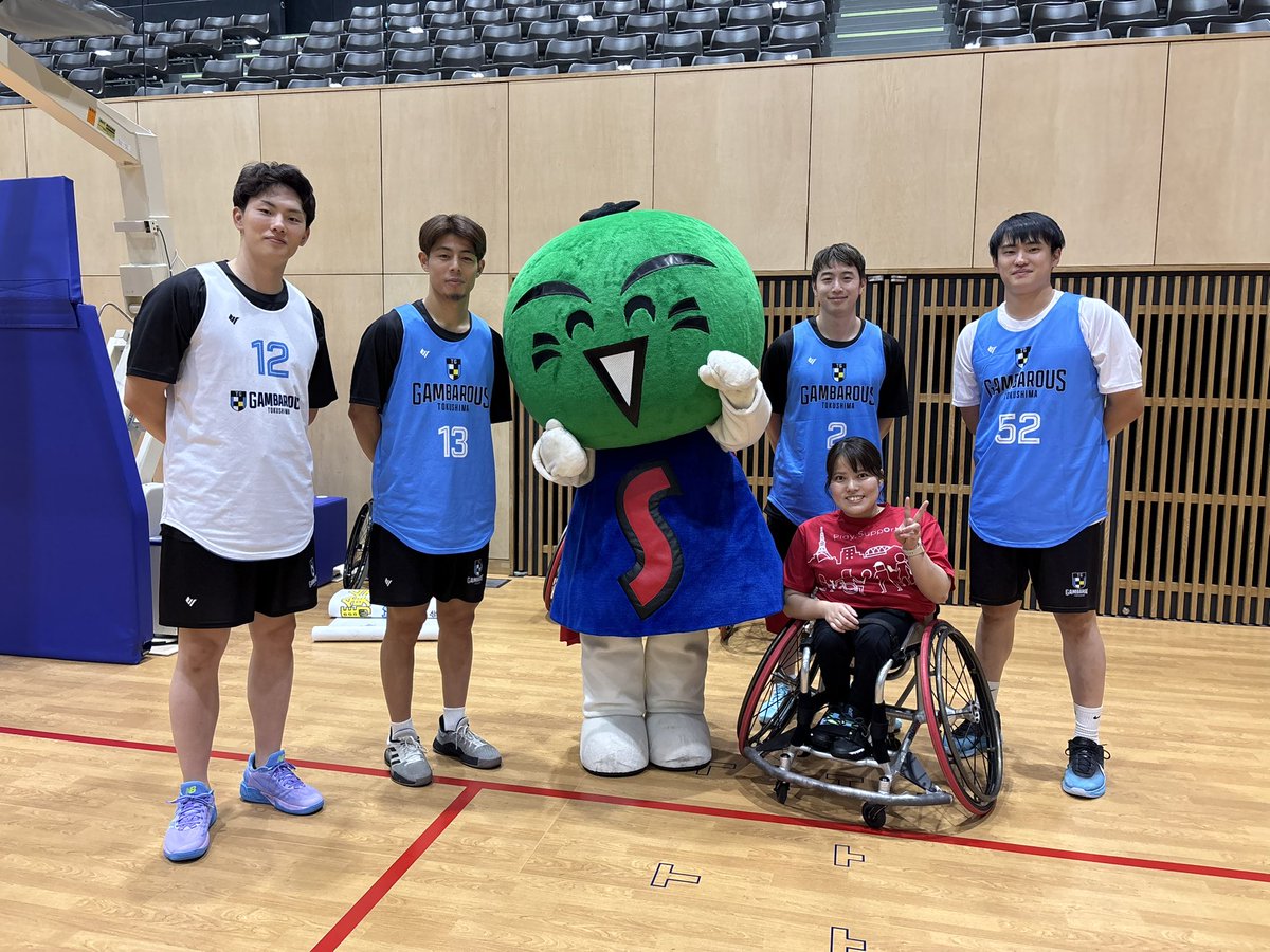 GAMBAROUS's tweet image. #日本生命 様主催の #車いすバスケットボール 体験・バスケ教室イベントに #塚本雄貴 選手、#松本礼太 選手、 #岩松永太郎 選手、#青山晃也 選手が参加しました✨️
選手たちも #北間優衣 選手ご指導の元、車いすバスケットボールにチャレンジ!
とても楽しんでいました🏀…