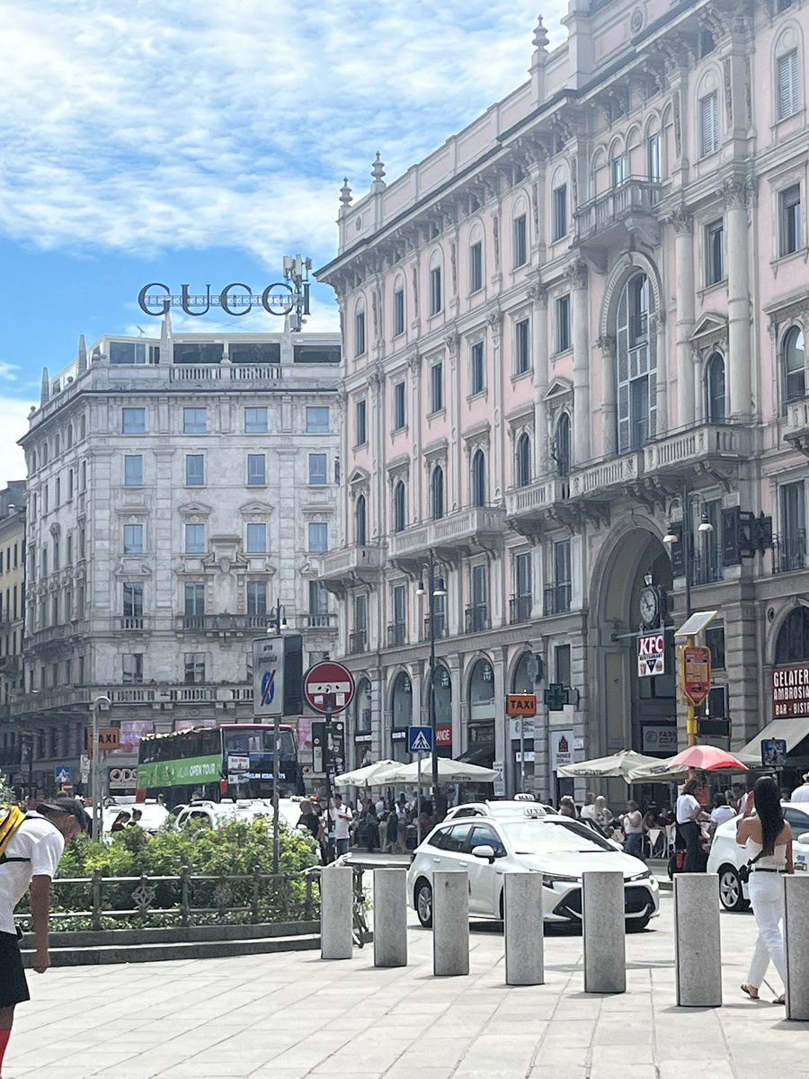Rimmesfk's tweet image. #Milan โค๏ธ I love this city, itโs full of gorgeous things๐ฅฐ