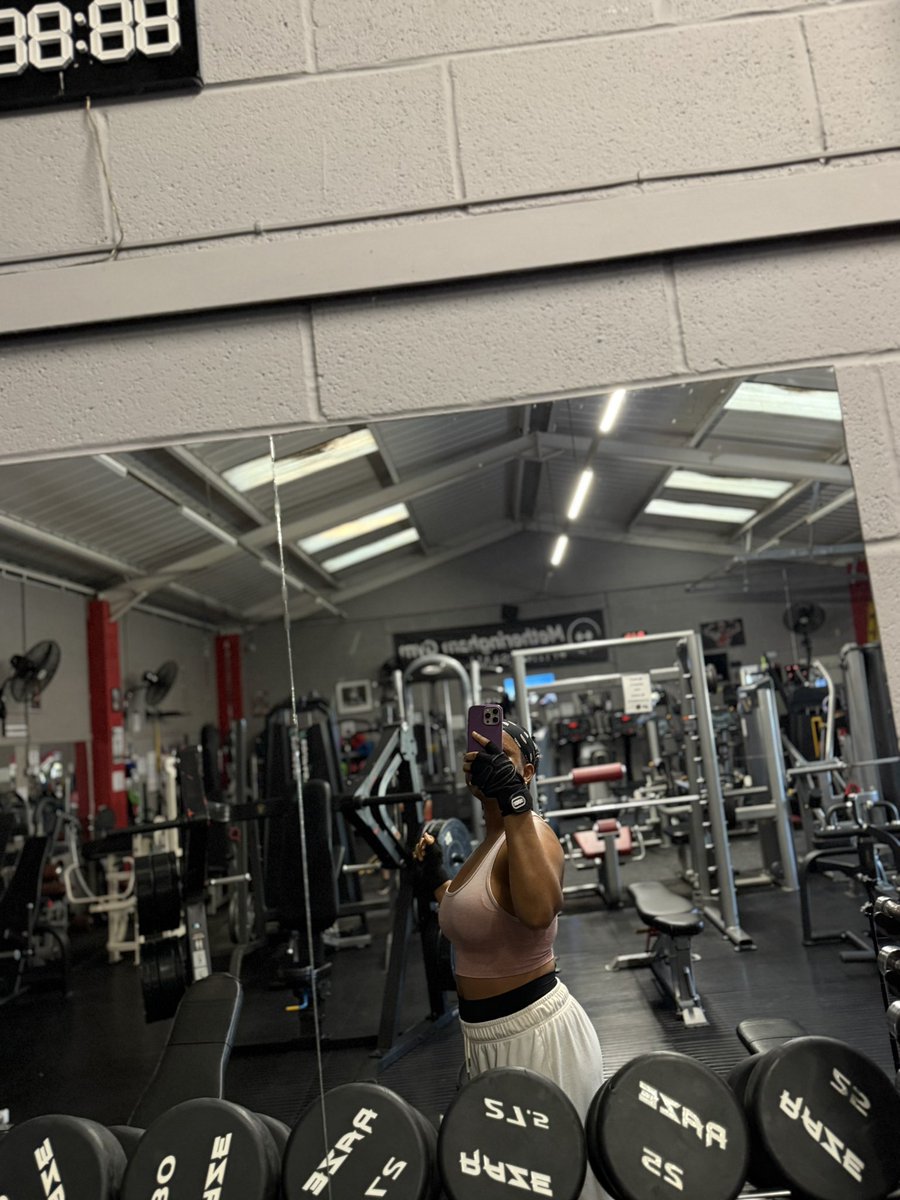 Kwincee_1's tweet image. Waking up and going to the gym regularly takes another level of dedication 👌
Back from the gym and ready to yap more about @NetworkNoya 🔥
Happy new week fam🍷