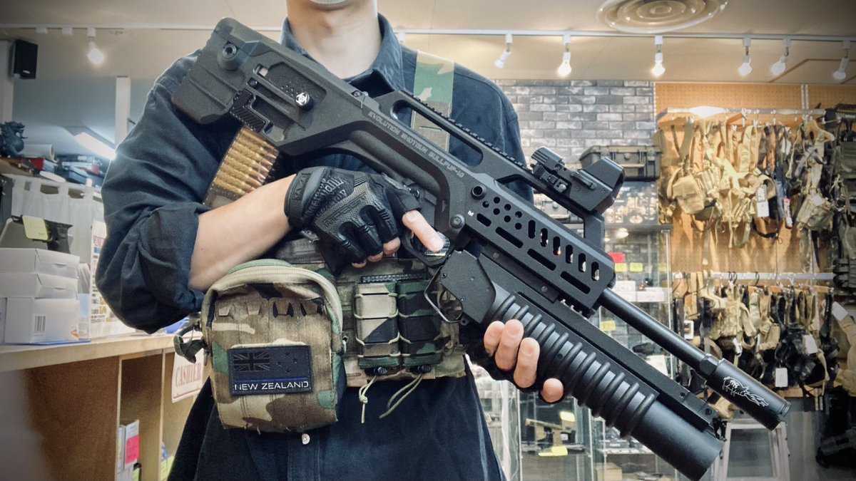 41pxmachida's tweet image. 【G&amp;amp;G話題のアレをゴッテゴテに！】
先日販売したG&amp;amp;G ESG B-10 ￥56,800(税込)ガスショットガンを41PX町田店スタッフが『あれこれ付けたらカッコいいんじゃない？』と色々パーツを付けちゃいました。
おススメはバレルピース延長でM203のセットアップ。
重量バランスも◎で抜群にカッコいいです
＃41PX