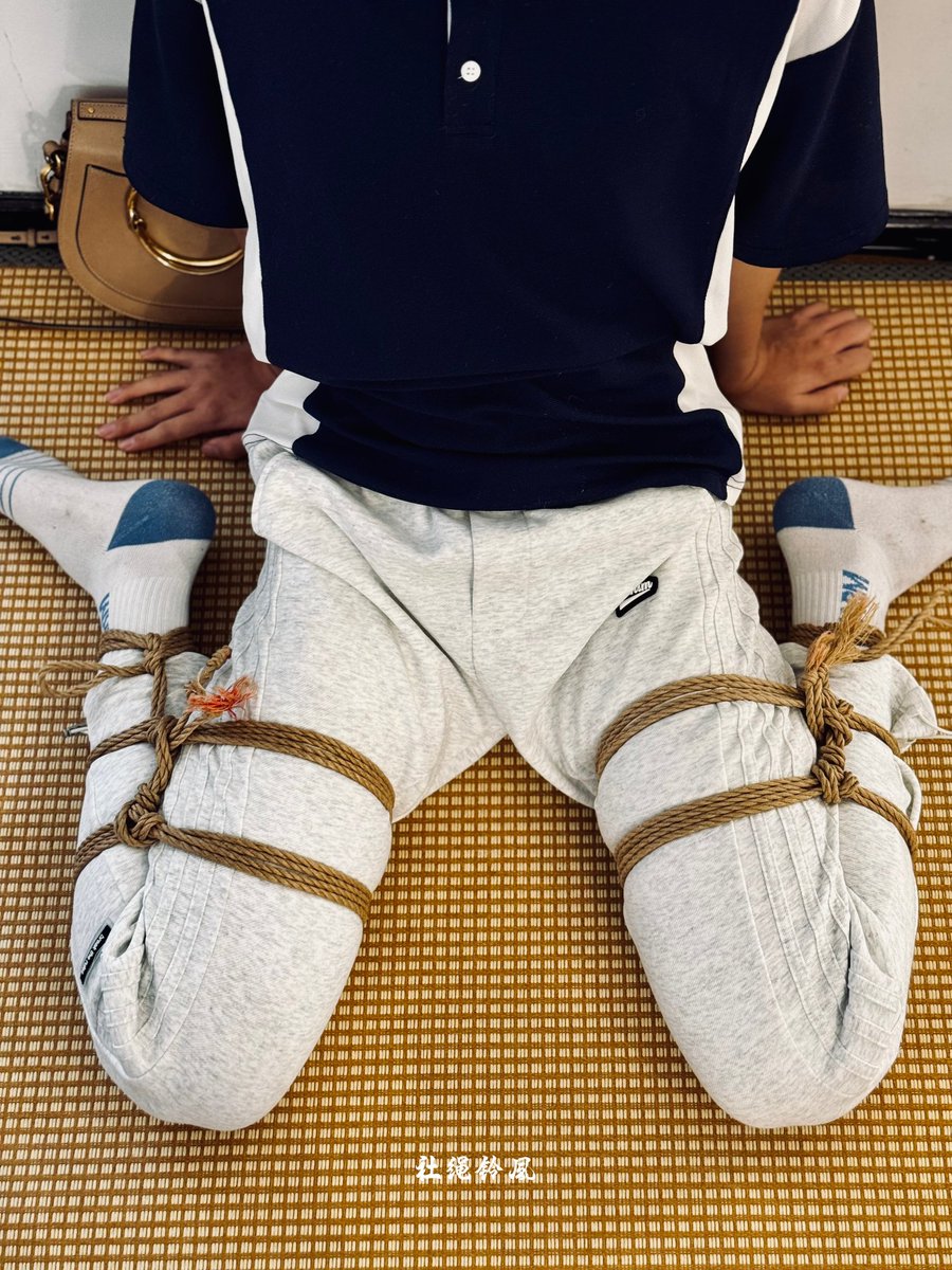 绑完之后发现还有很大的进步空间，下次争取做的更好，感谢被缚小哥哥