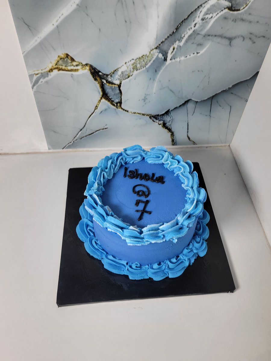 phyrdaousy's tweet image. 5 inches cake🩵
11k only😌