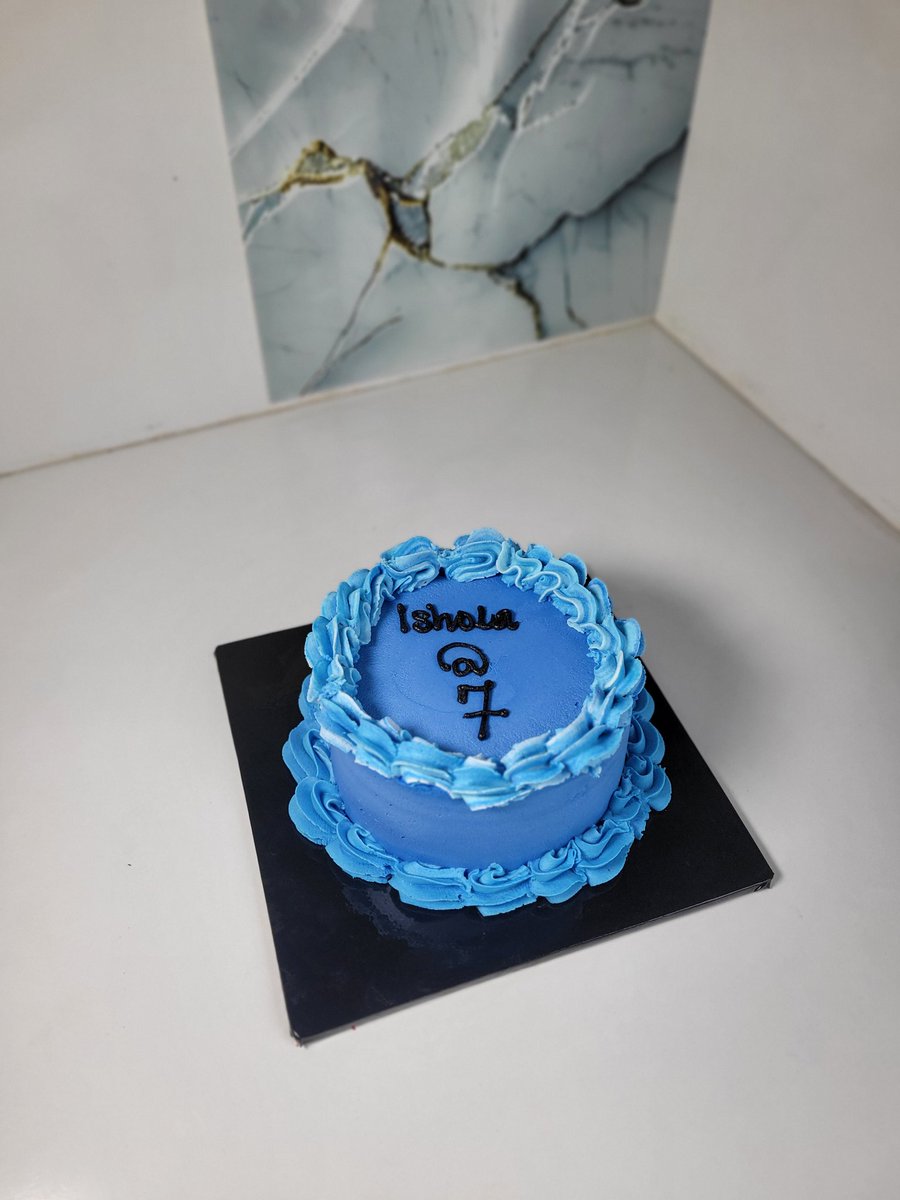phyrdaousy's tweet image. 5 inches cake🩵
11k only😌