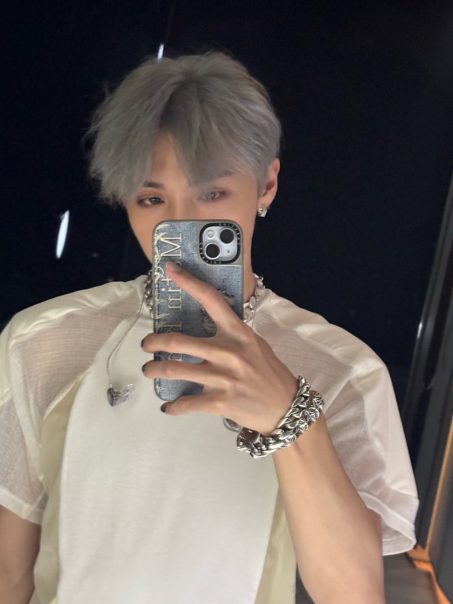 tomorrowith's tweet image. 첫번째 사진 착장의 웇찬이는 7월 5일ㅇ인데, 근데 저는 녕서님과 커플 폰케로 바뀐 ㅋㅇㅅㅌㅍㅇ 행사 7월 16일 이후의 거울셀카도 참 보고싶네요 네….