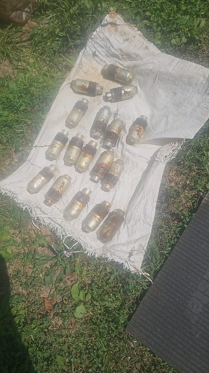 FatimaDar_jk's tweet image. Photographs emerge from the Dachigam forest hideout of Pákistan-sponsored terrórists operating in #Srinagar, Jammu &amp;amp; Kashmir.

Salute to the Indian Army.
In bringing down these terrórists, they didn’t just avenge the #PahalgamTerrorAttack—they delivered justice to the 26 families…