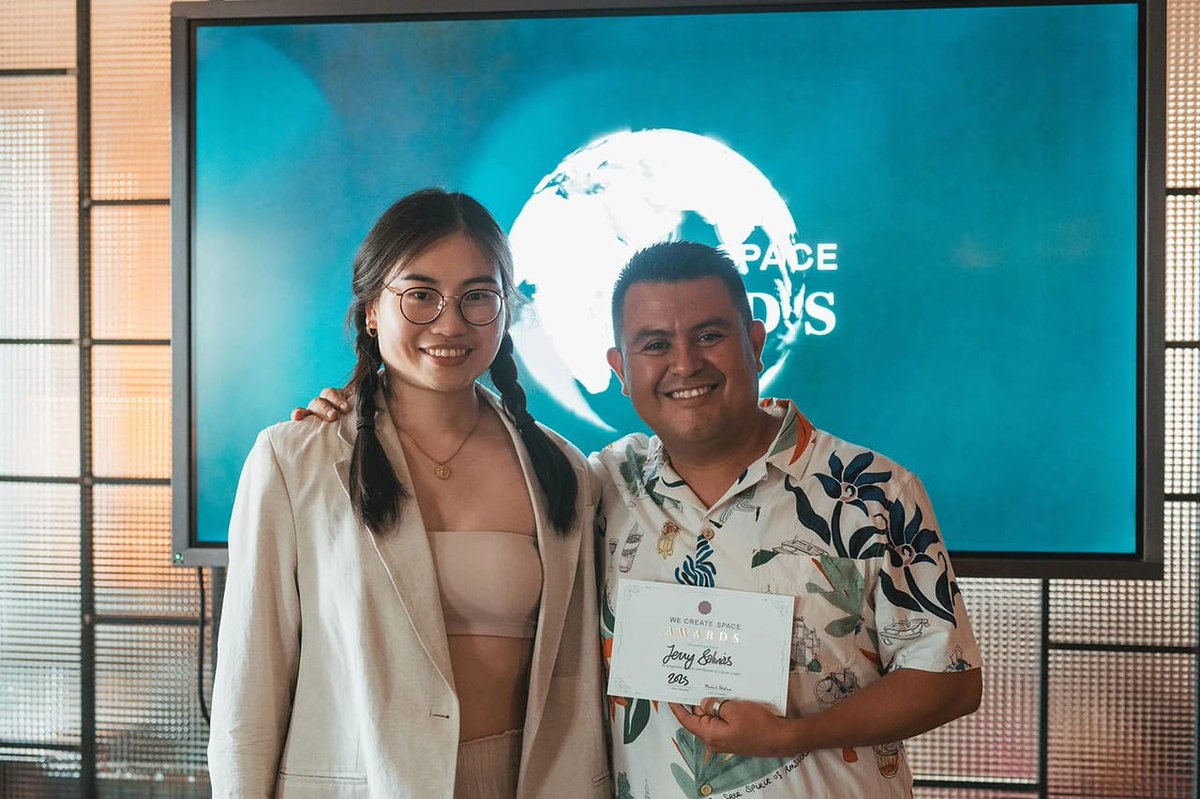 BRS recollint el premi <a href="/wecreatespace/">WE CREATE SPACE</a> LGBTQ+ awards 2025