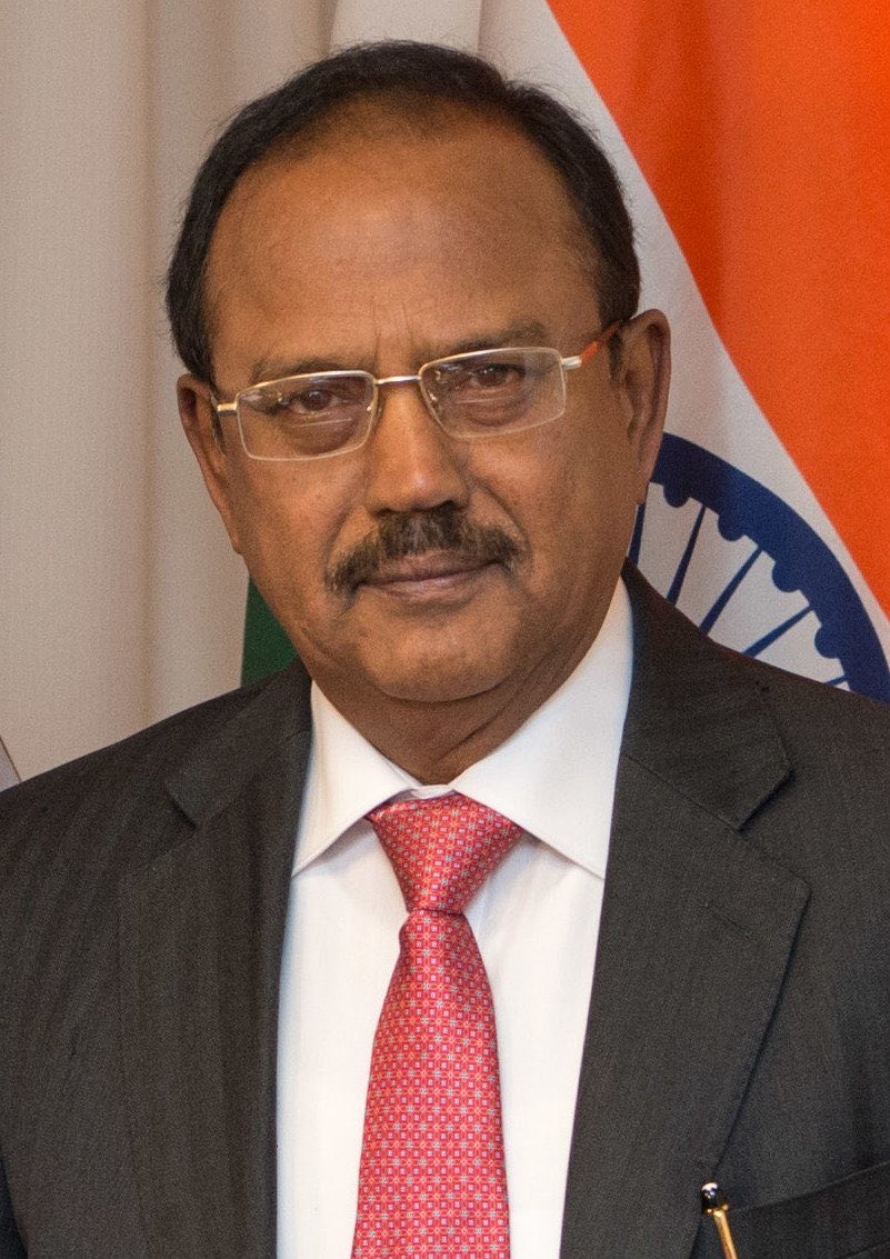 filterpapi's tweet image. you might not like it but this is what peak spy performance looks like
ajit doval makes a good spy because of how generic his appearance and presence is, if you see him in a crowd, you'll see right through him with zero suspicion or thoughts
can't say that for daniel craig
