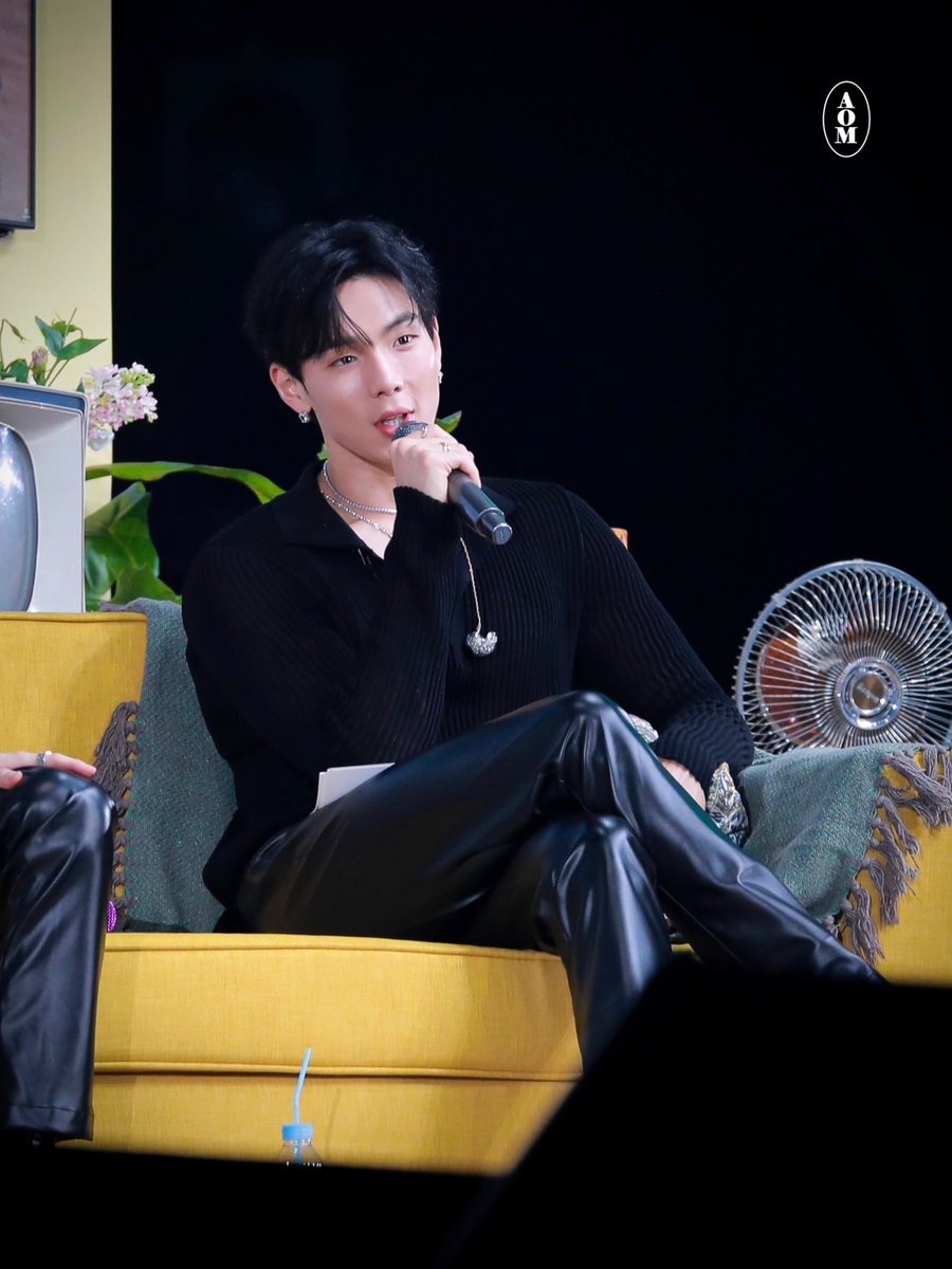 mxjjangs2's tweet image. 06:18 셔누시🖤