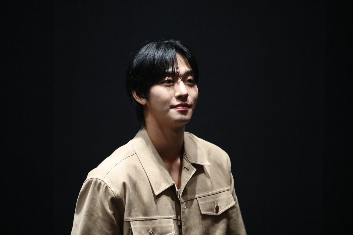 axdv12345's tweet image. 안효섭 250726

영화 전지적독자시점 무대인사 3827

#안효섭 #전지적독자시점 #무대인사