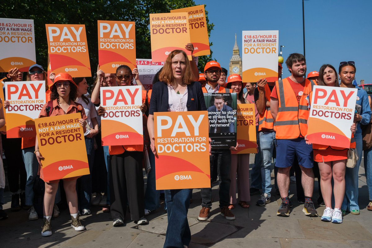❌ The Government is against you

❌ The media is against you

✅ We support you, solidarity to all Resident Doctors taking industrial action today!