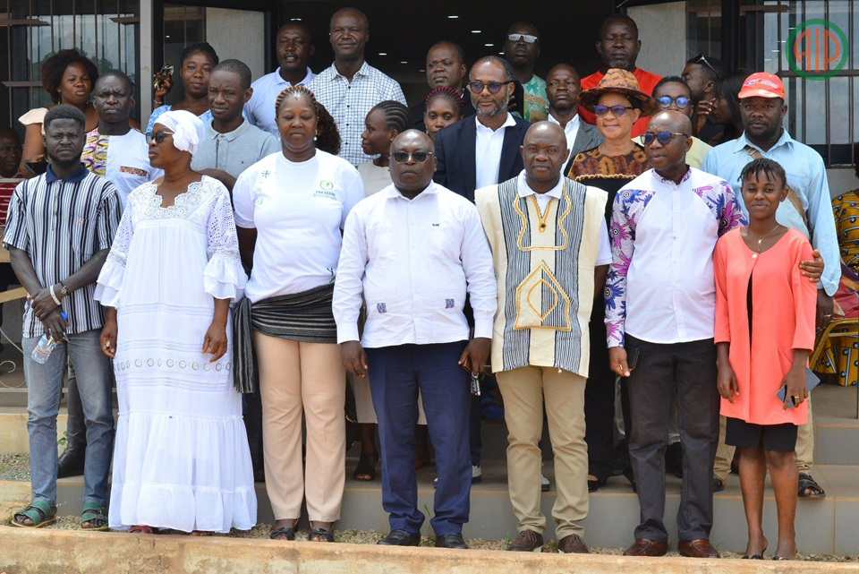 C2D 3 Emploi jeune : debut des premiers décaissements de financement des projets dans le Lôh-Djiboua.
Lire l'article ici-&gt;c2d.gouv.ci/index3.php?num…