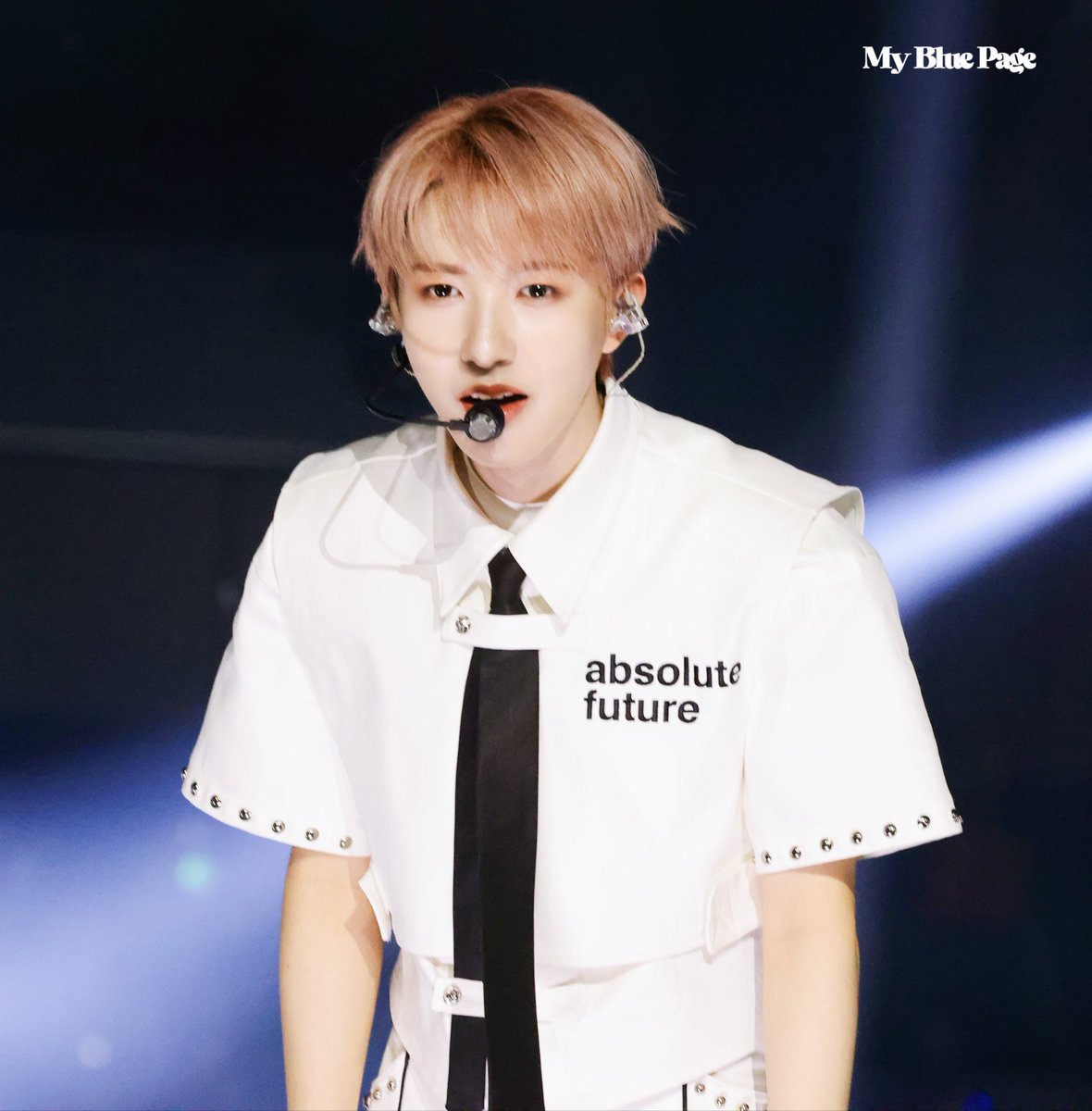 MyBluePage's tweet image. ☺️

250727 가요대전
#런쥔 #RENJUN