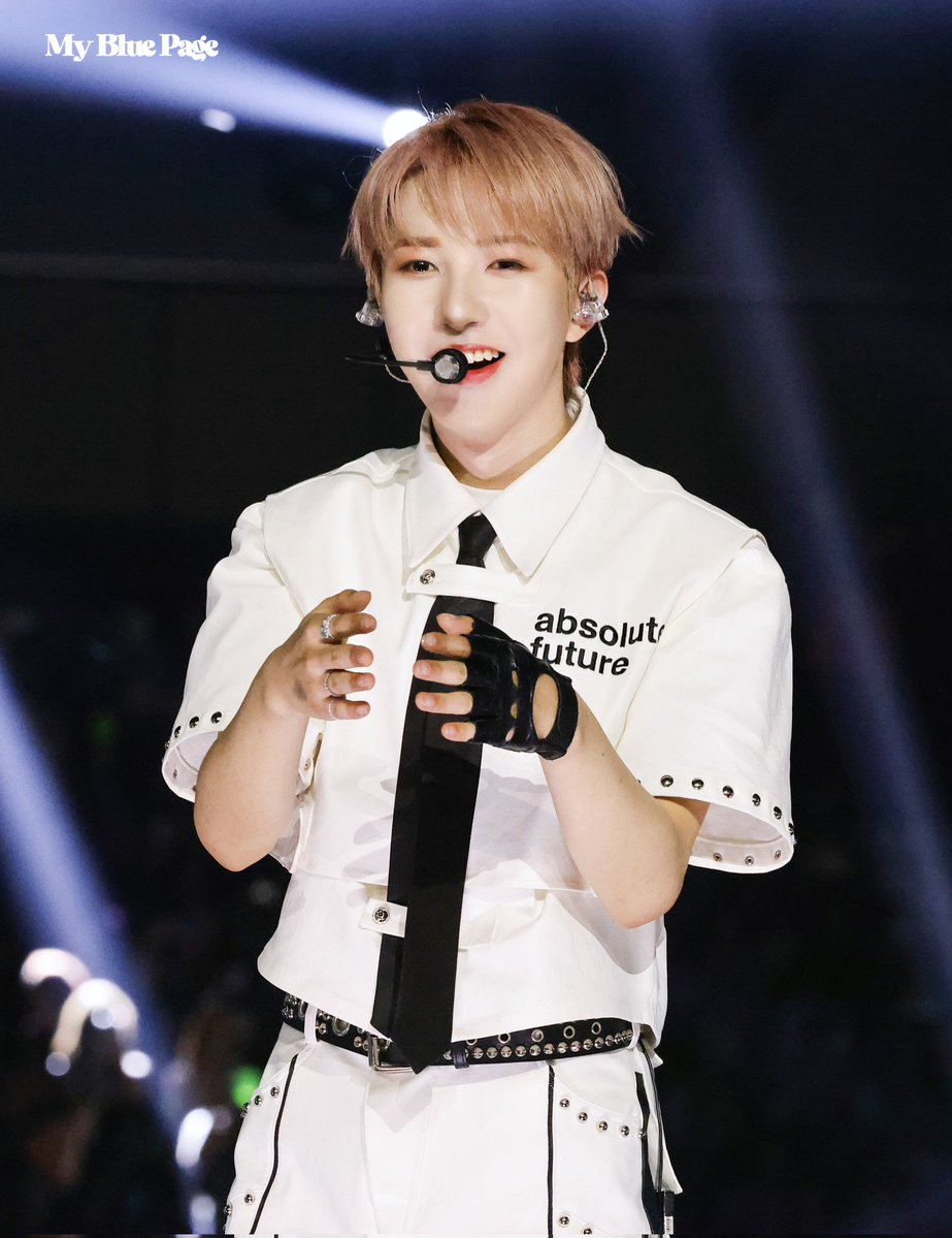 MyBluePage's tweet image. ☺️

250727 가요대전
#런쥔 #RENJUN
