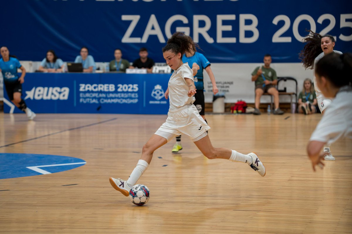 🥉 ¡Silvia y Claudia lograron la medalla de bronce en el Europeo Universitario de Zagreb con la URJC! 🇭🇷

🧤 ¡Nuestra nueva guardameta fue seleccionada MEJOR PORTERA DEL TORNEO!

#VamosMóstoles 🦅🖤🤍