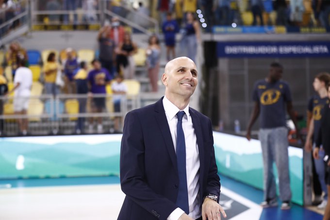 CanalTerrassa's tweet image. 🏀 | El terrassenc @albertoliver11 s’incorpora al cos tècnic del @FCBbasket 2025/26

Coincidirà amb l&apos;entrenador de #Terrassa Joan Peñarroya

terrassadigital.cat/albert-oliver-…