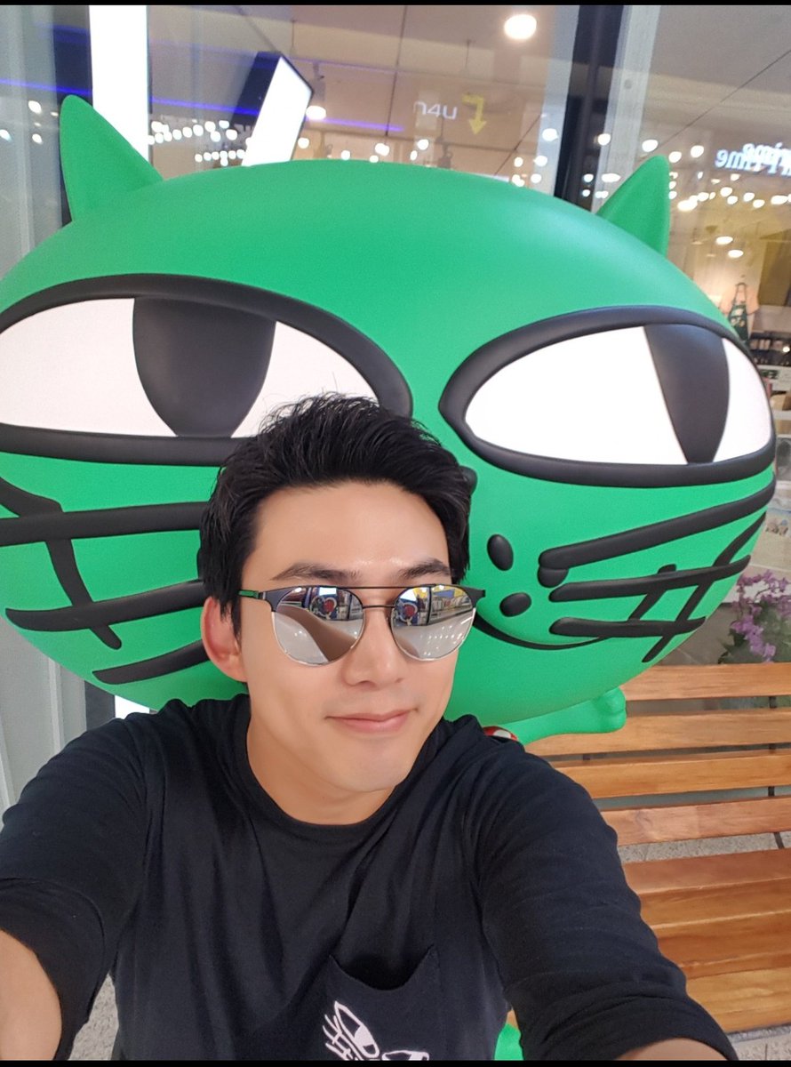 数年ぶりに来た夏の韓国🇰🇷💦
テクさん💚と同じ地にいると思うとテンションあがる😍💞念願だったオクキャ😻💚に会いに☺️テクさん💚と同じようにベンチに座って撮りたかったな🤭
#옥택연
#taecyoen
#オクキャット