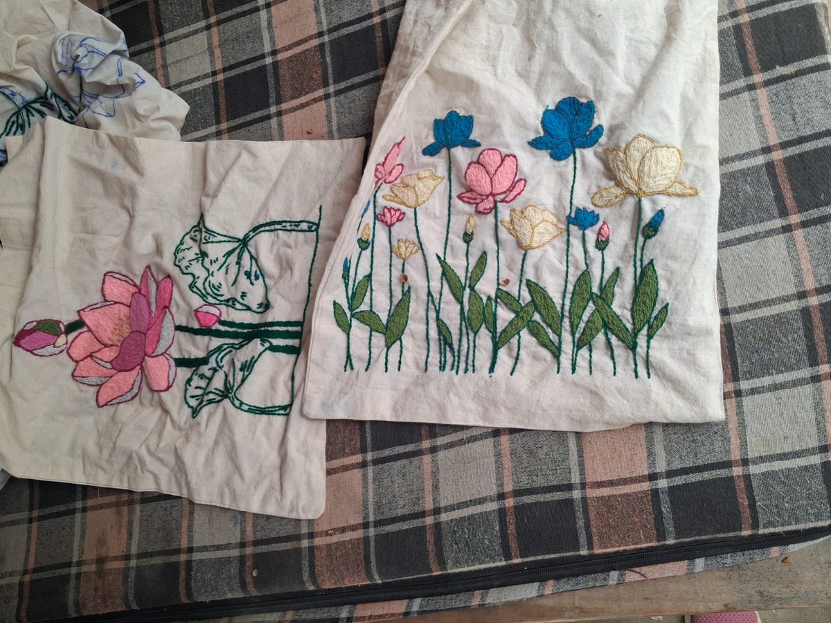 humanaidint's tweet image. Another step toward #self-reliance from the Signature Bridge #refugee camp.
11 refugee #women have stitched and sold a second batch of 10 handwoven bags and cushion covers.