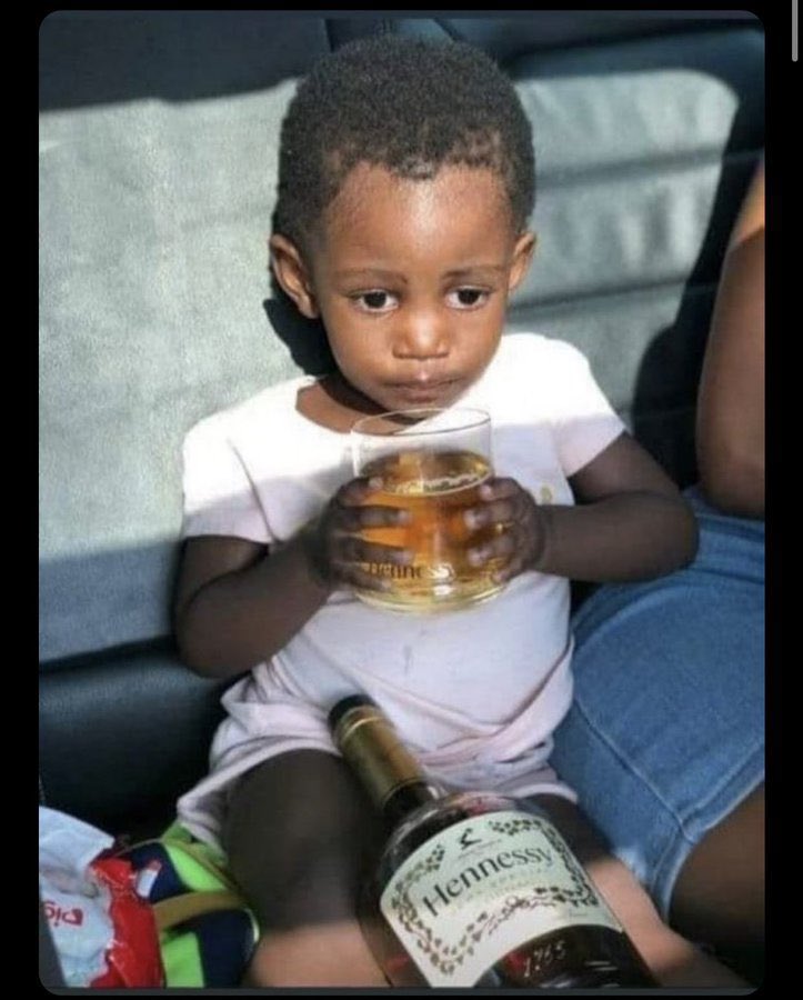 Ipapa uchanzwa mazimbo akuti sir wiki ndovadya mari yezuva😂😂😂😂😂