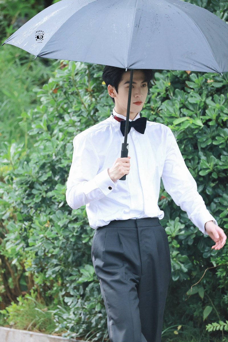 everydayzlh's tweet image. •072825• at work | #Overdo filming day 34 🎬 | #zhanglinghe as murong qingyi 🥀

handsome ershao🥰

cr. PUPPY