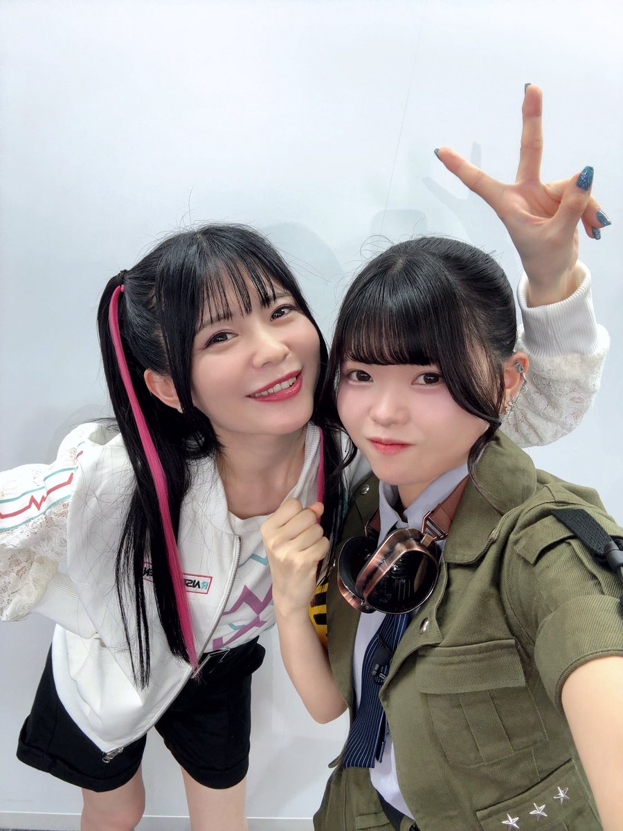 shuri_togetoge's tweet image. 遅ればせながら！
調印式後にお写真撮っていただきましたー！！
憧れのお二方とツーショット……これは……夢………？？😭😭
対バン超超超たのしみだよ‼️‼️‼️😭😭😭👊👊🔥🔥🔥🔥🔥
#RAISEASUILEN #トゲナシトゲアリ