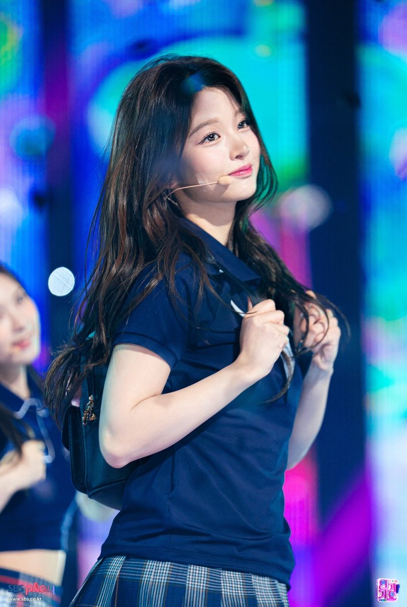 grass_hate_rbt's tweet image. 인가 하드에 이렇게 키라키라한 설윤이가 있었다고......?