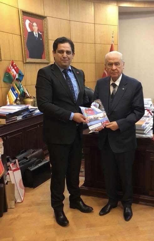 Liderimiz Sayın Devlet Bahçeli:

Türkiye’nin varoluşu geniş bir coğrafi ve jeopolitik eksende zorda kalanlar için umut ve ufuktur.

Kerkük’ün, Gazze’nin, Urumçi’nin, Kudüs’ün, Tebriz’in, Arakan’ın, Trablus’un, Şam’ın ve daha nice hatıramızda mühim ve müstesna mevkii bulunan gönül