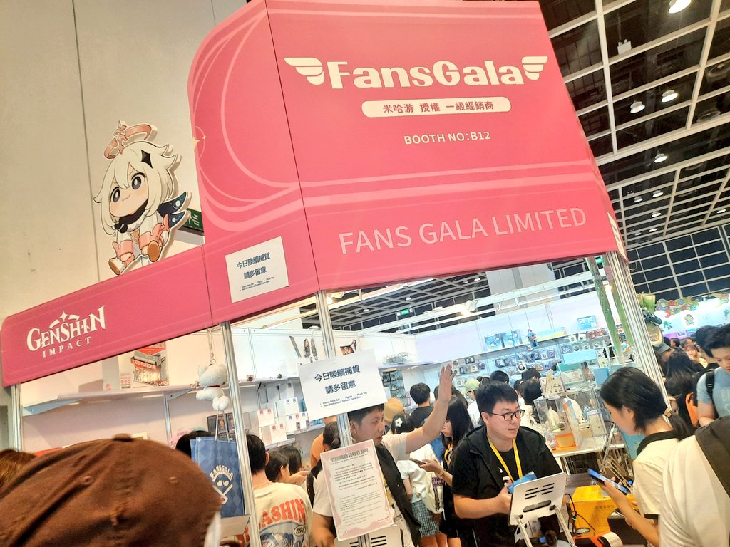 Kul0tsky's tweet image. There&apos;s a Hoyoverse merch booth here but if you&apos;re a ZZZ fan don&apos;t even bother lining up because there&apos;s practically NOTHING 💀