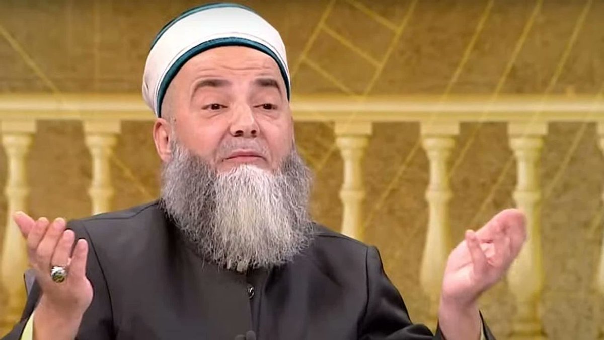 Wella2855's tweet image. Cübbeli Ahmet:   

&quot;Allahu Ekber diye tekbir getirin, yangınlar söner.&quot;