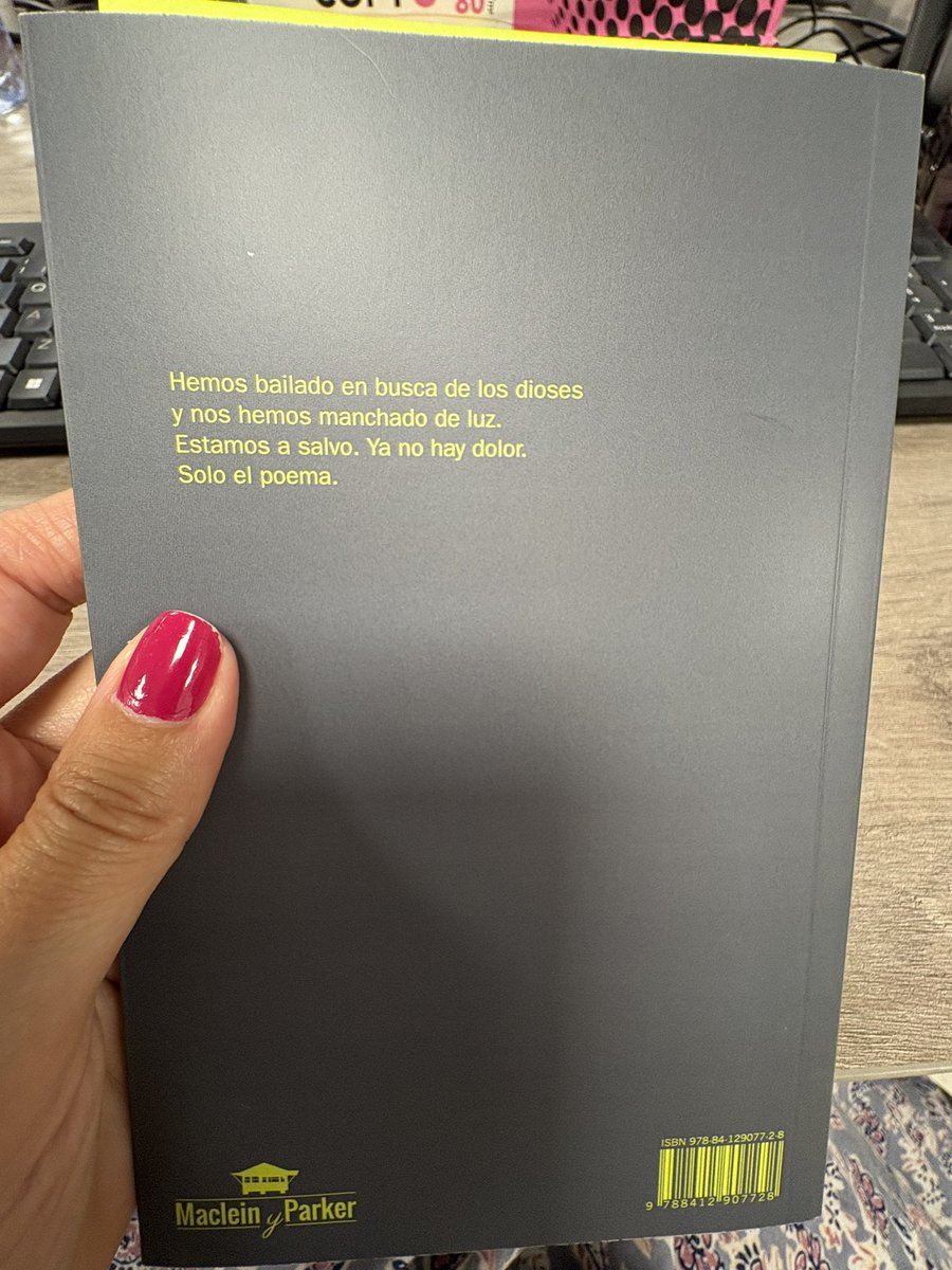 Qué sorpresa!!! Después de un lunes (de vuelta de un mini descanso) no se me ocurre mejor manera de coger fuerzas. “Hombres que dicen Aleluya” es un poemario dedicado a la danza del que hablaremos en #Acompás en cuanto podamos. Un acierto <a href="/MacleinyParker/">Maclein y Parker</a> y enhorabuena Braulio 🙌🏼