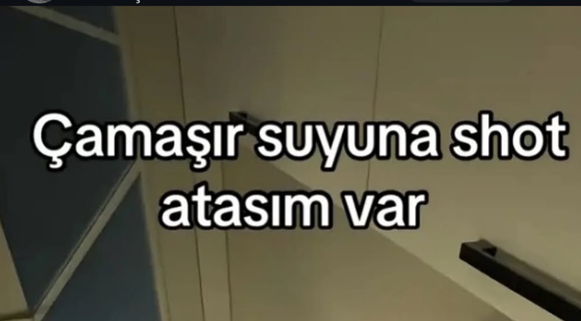 olm aynı üniden aynı sınıftan mezun olduk siz niye yurtdışındasiniz da ben evdeyim aq. fakirlik çok kötü bisey