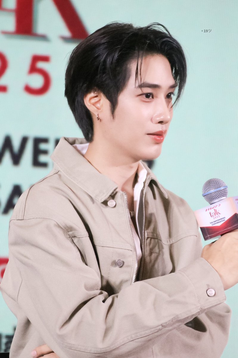 PPnineteenth's tweet image. มองสบตาพี่เติ้ลเผลอๆมีหายใจติดขัด เล่นล็อกเป้าจู่โจมกันตรงๆ จะขยับก็ไม่ทันตั้งตัว พี่ก็หล่อเกิน 😮‍💨

#TleFirstone #เติ้ลเฟิร์สวัน  
#TLE_mtm