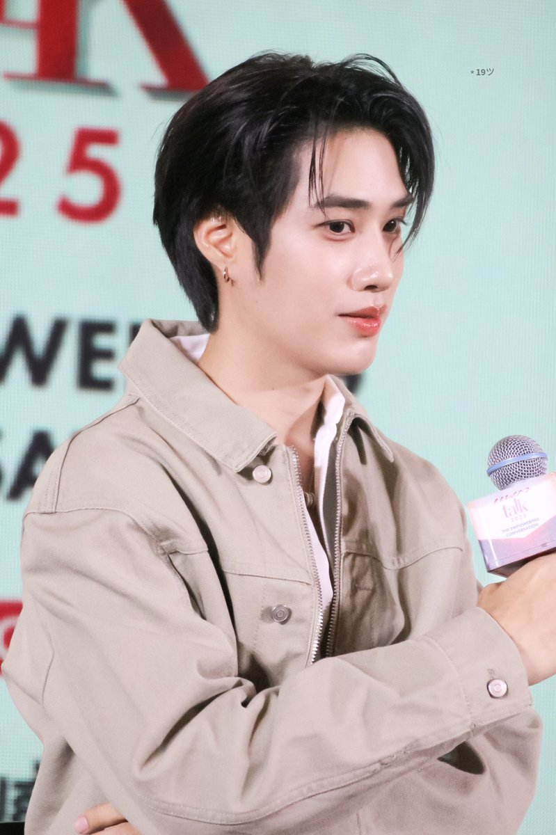 PPnineteenth's tweet image. มองสบตาพี่เติ้ลเผลอๆมีหายใจติดขัด เล่นล็อกเป้าจู่โจมกันตรงๆ จะขยับก็ไม่ทันตั้งตัว พี่ก็หล่อเกิน 😮‍💨

#TleFirstone #เติ้ลเฟิร์สวัน  
#TLE_mtm