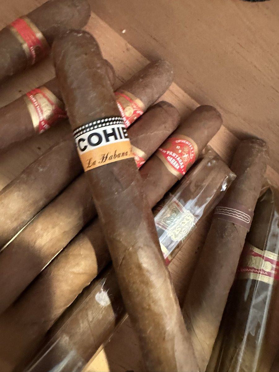 brianbell7's tweet image. RIP Cuban cigars. We laughed, we cried, I forgot about you in a 29 year old humidor box and you died