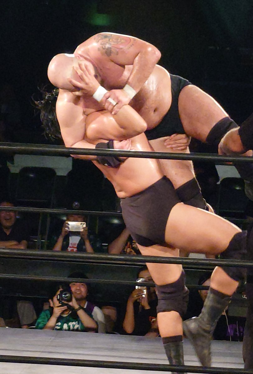 isuzu_ramen's tweet image. 樋口和貞選手のブレーンクロー・スラム！

#GameChangerWrestling 
#gcwjapan 
#GCW
#ddtpro