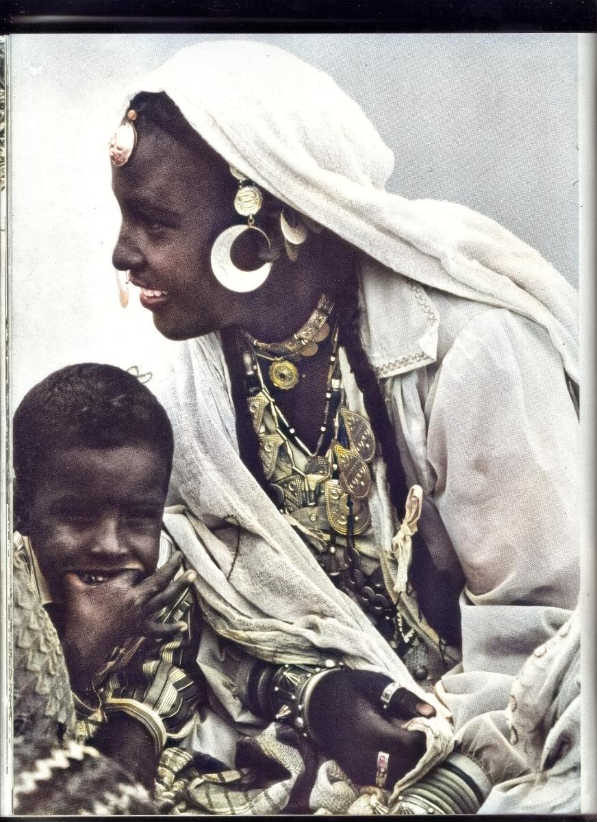 samsmithstan93's tweet image. A Nubian Mother with her son from Kenzi village during Old Nubia, Egypt
