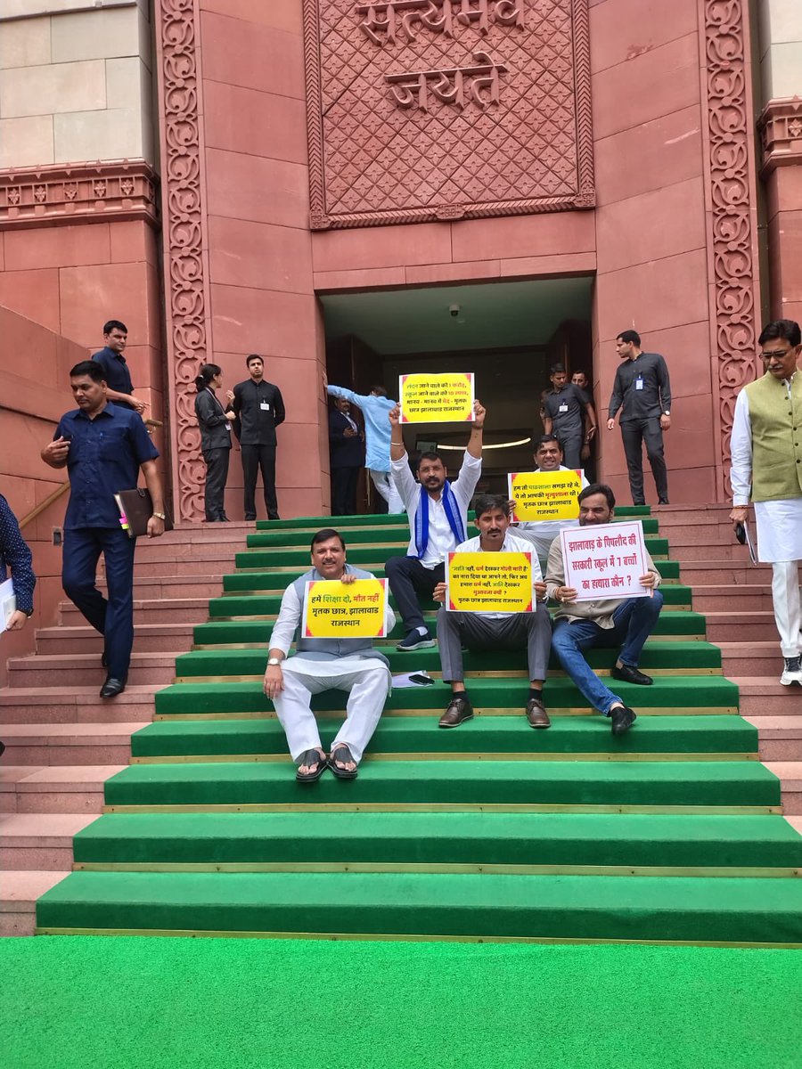 98_basram's tweet image. रियल हीरो तो ये है देश के जो खुद से ज्यादा जनता के लिए सोचते हैं✔️
@hanumanbeniwal @roat_mla @BhimArmyChief