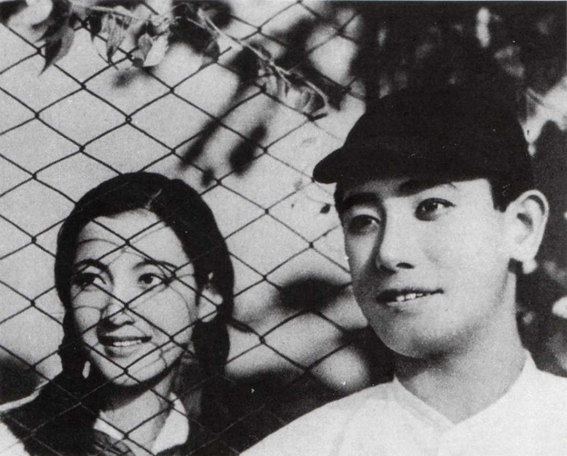 5Te6IA0NzW6JEYj's tweet image. 昭和10年（1935年）、15歳の原節子（再掲）。美少女ですね。