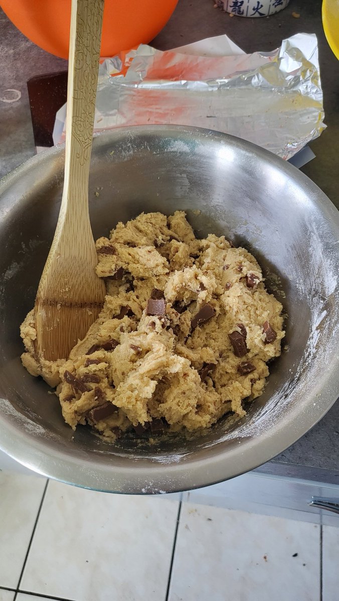 Inoshi_Bacon's tweet image. I tried making cookies for the first time ever 
They expended a bit more than i expexted 
But for a first time i&apos;m proud of me 

Waiting for them to cool and i&apos;ll tell you if they are good !