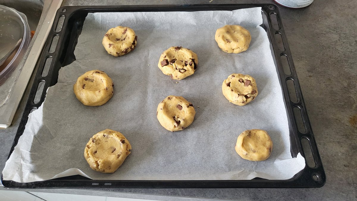 Inoshi_Bacon's tweet image. I tried making cookies for the first time ever 
They expended a bit more than i expexted 
But for a first time i&apos;m proud of me 

Waiting for them to cool and i&apos;ll tell you if they are good !