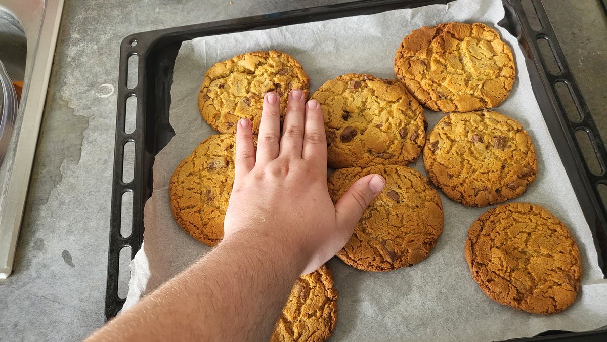 Inoshi_Bacon's tweet image. I tried making cookies for the first time ever 
They expended a bit more than i expexted 
But for a first time i&apos;m proud of me 

Waiting for them to cool and i&apos;ll tell you if they are good !