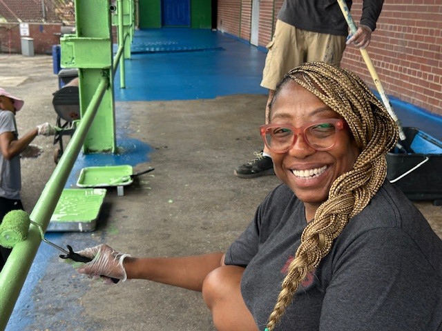 LMMCleveland's tweet image. LMM supporter MFS Supply painted the East Dock of our homeless shelter. This is now project #4 they have undertaken in the last year, which includes clearing brush, assembling office furniture &amp;amp; cleaning the yards of all LMM’s BNG homes. 

Thank You to such a wonderful partner!