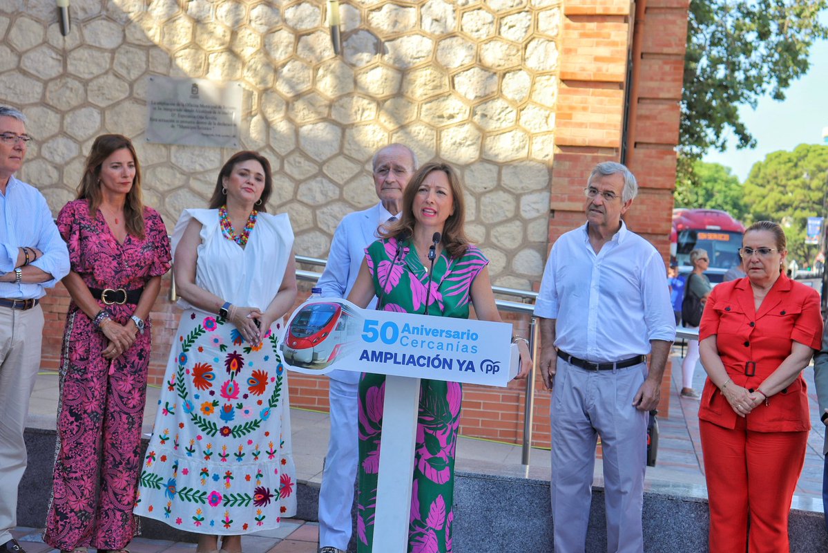 50 años del Cercanías de Málaga. Medio siglo en el que ha sufrido el mayor abandono con falta de inversiones y mantenimiento.

Con alcaldes del litoral nos subimos al Cercanías para exigir que no pueden pasar otros 50 años sin que llegue el tren a Marbella, Estepona y Algeciras.