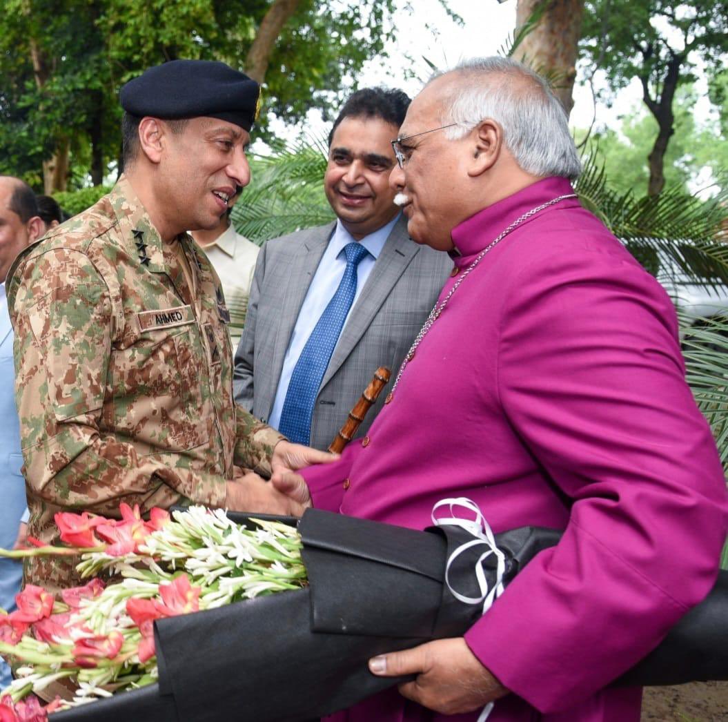 The Most Rev Dr Azad Marshall, Moderator/President Bishop Church of Pakistan and Bishop of Raiwind along with  Senator Kamran Michael receiving Lt .General Ahmed Sharif Chaudhry, Director General of Inter-Services Public Relations (DG ISPR).